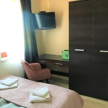 Lazurowy Dwor - Oraz Z Parkingiem Bed & Breakfast