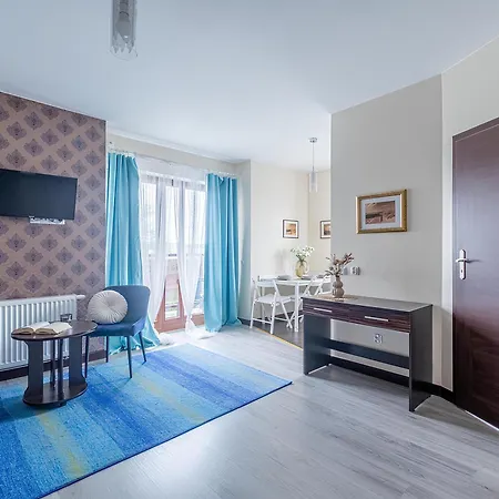 Lazurowy Dwor - Oraz Z Basenem I Parkingiem Bed & Breakfast Sztutowo