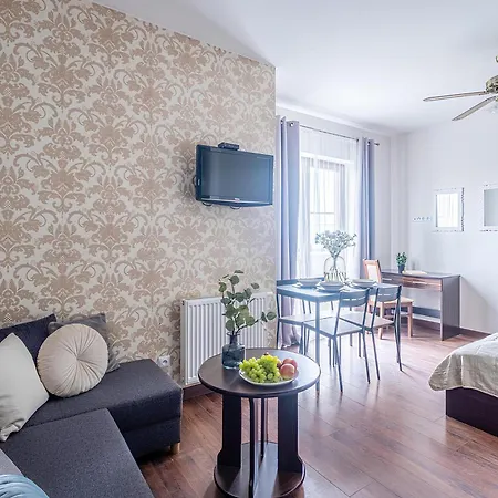 Bed & Breakfast Lazurowy Dwor - Oraz Z Basenem I Parkingiem Sztutowo
