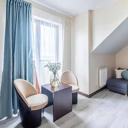 Bed & Breakfast Lazurowy Dwor - Oraz Z Basenem I Parkingiem