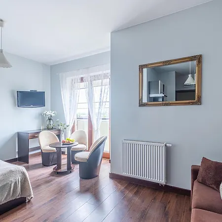 Lazurowy Dwor - Oraz Z Basenem I Parkingiem Bed & Breakfast *
