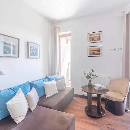 Lazurowy Dwor - Oraz Z Parkingiem