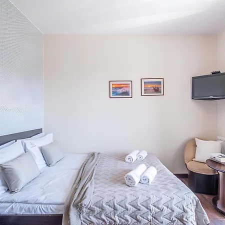 Lazurowy Dwor - Oraz Z Parkingiem