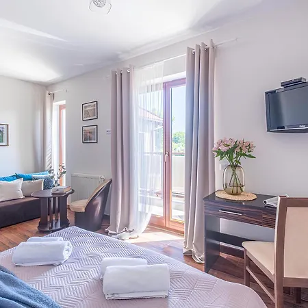 Lazurowy Dwor - Oraz Z Parkingiem