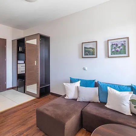 Lazurowy Dwor - Oraz Z Basenem I Parkingiem Bed & Breakfast