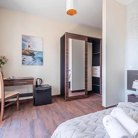 Lazurowy Dwor - Oraz Z Basenem I Parkingiem Bed & Breakfast