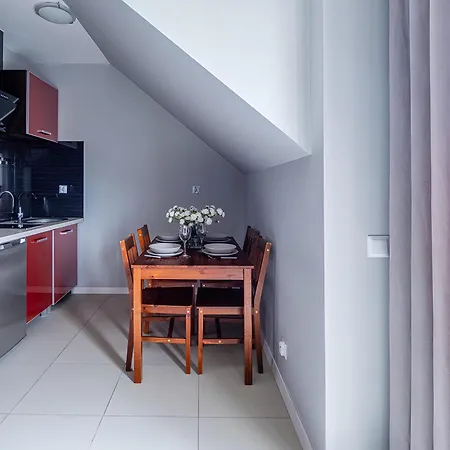 Lazurowy Dwor - Oraz Z Parkingiem Bed & Breakfast 3*