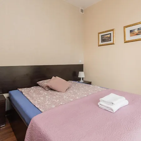 Bed & Breakfast Lazurowy Dwor - Oraz Z Basenem I Parkingiem Sztutowo