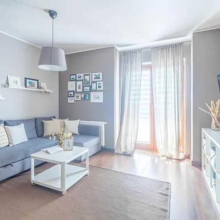 Lazurowy Dwór - Oraz Z Basenem I Parkingiem Bed and breakfast Sztutowo