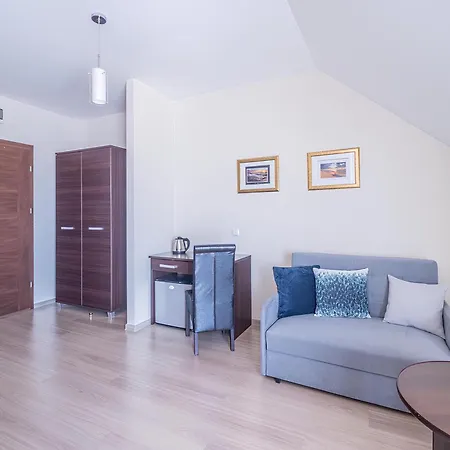 Bed & Breakfast Lazurowy Dwor - Oraz Z Basenem I Parkingiem Sztutowo