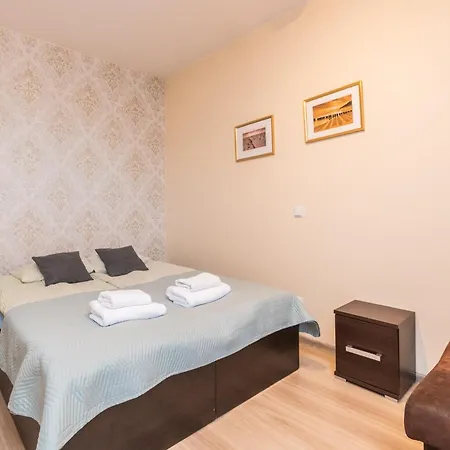 Bed & Breakfast Lazurowy Dwor - Oraz Z Basenem I Parkingiem