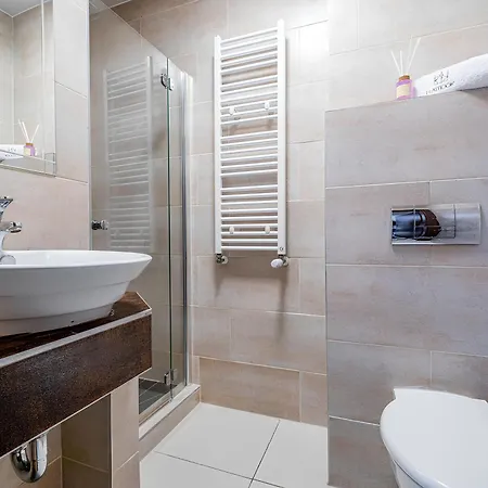 Lazurowy Dwor - Oraz Z Parkingiem Couette-café 3*