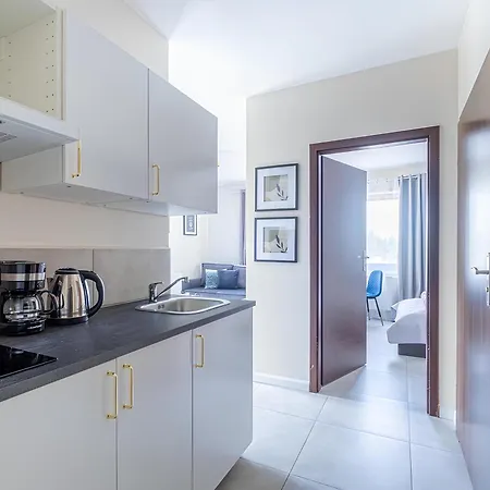 Lazurowy Dwor - Oraz Z Basenem I Parkingiem Bed and breakfast