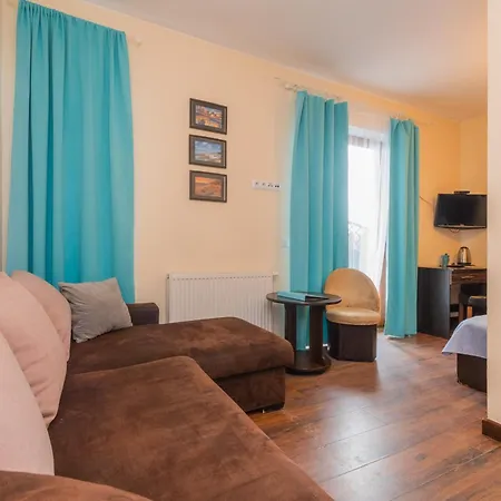 Bed & Breakfast Lazurowy Dwor - Oraz Z Basenem I Parkingiem *