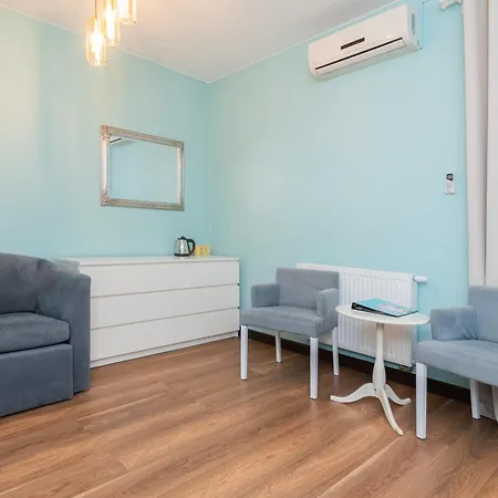 Lazurowy Dwor - Oraz Z Basenem I Parkingiem Bed & Breakfast *