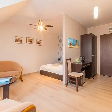 Lazurowy Dwor - Oraz Z Parkingiem Bed & Breakfast Sztutowo