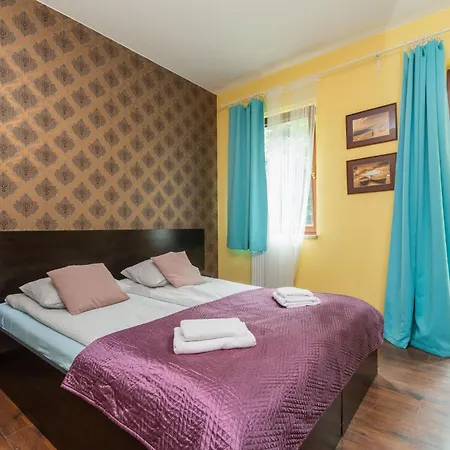 Bed & Breakfast Lazurowy Dwor - Oraz Z Basenem I Parkingiem Sztutowo
