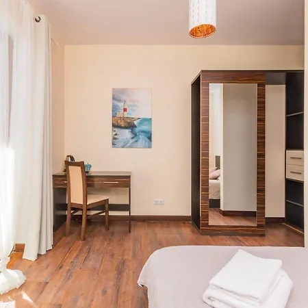 Bed & Breakfast Lazurowy Dwor - Oraz Z Basenem I Parkingiem *