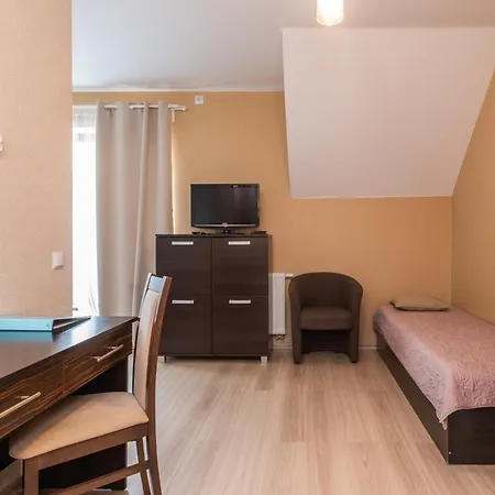 Bed & Breakfast Lazurowy Dwor - Oraz Z Basenem I Parkingiem Sztutowo