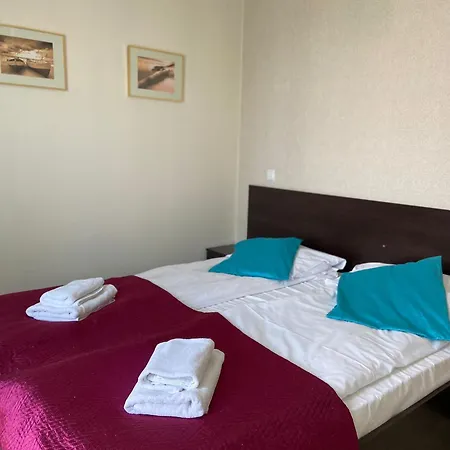 Lazurowy Dwor - Oraz Z Basenem I Parkingiem Bed and breakfast Sztutowo