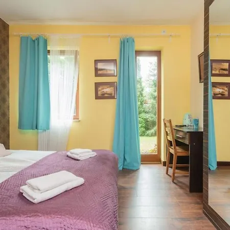 Bed and breakfast Lazurowy Dwor - Oraz Z Basenem I Parkingiem *