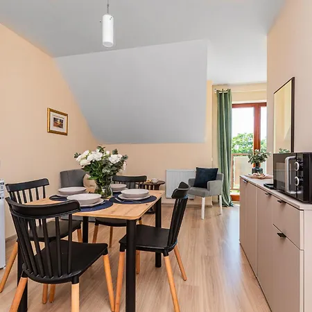 Lazurowy Dwor - Oraz Z Parkingiem Bed & Breakfast 4*