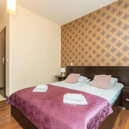 Lazurowy Dwor - Oraz Z Parkingiem Bed and Breakfast