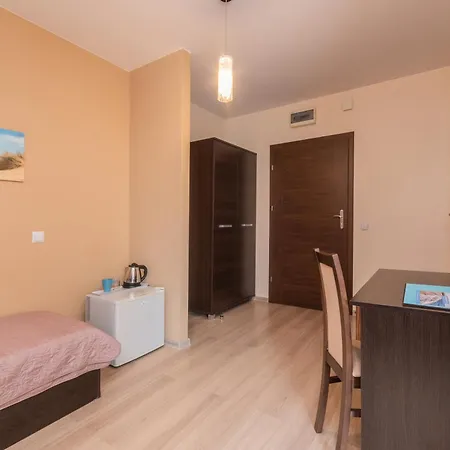 Lazurowy Dwor - Oraz Z Parkingiem 斯图托沃