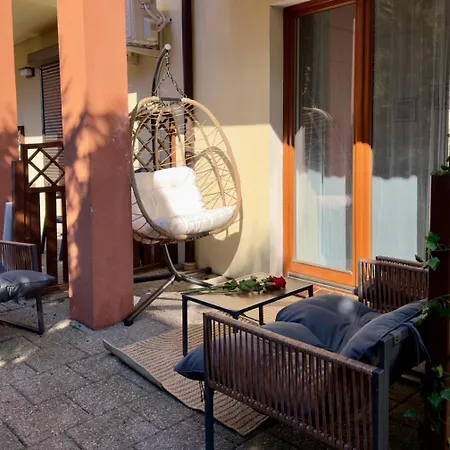 Lazurowy Dwór - Oraz Z Basenem I Parkingiem Bed and breakfast