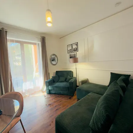 Lazurowy Dwór - Oraz Z Basenem I Parkingiem Bed and breakfast 3*