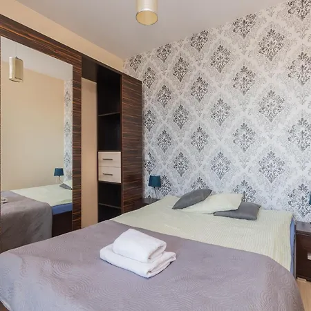 Bed and breakfast Lazurowy Dwór - Oraz Z Basenem I Parkingiem
