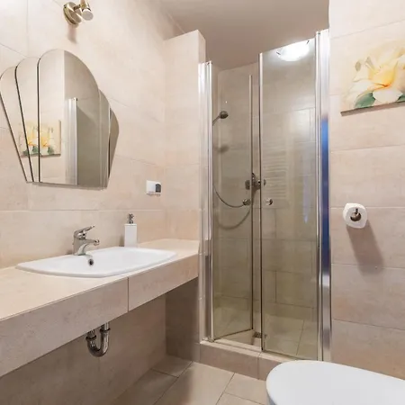Bed and breakfast Lazurowy Dwór - Oraz Z Basenem I Parkingiem 3*