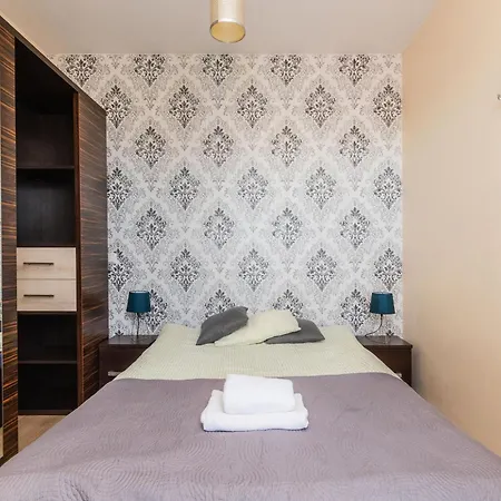 Lazurowy Dwor - Oraz Z Parkingiem Bed & Breakfast 3*