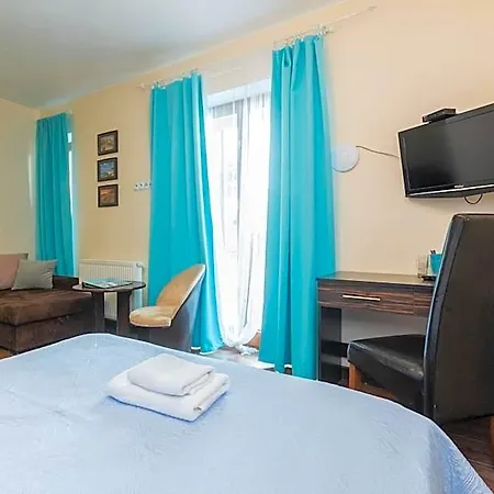 Lazurowy Dwor - Oraz Z Parkingiem Otel