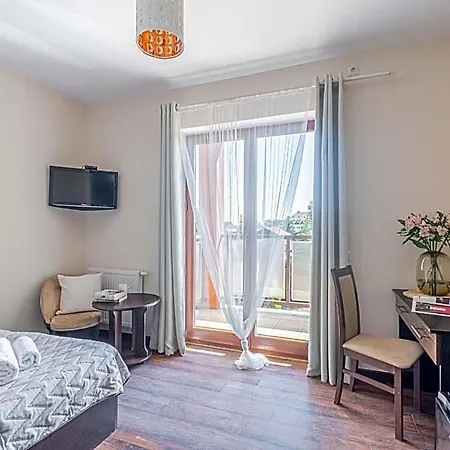 Otel Lazurowy Dwor - Oraz Z Parkingiem