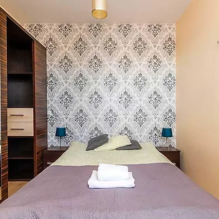 Lazurowy Dwor - Oraz Z Parkingiem Otel 3*