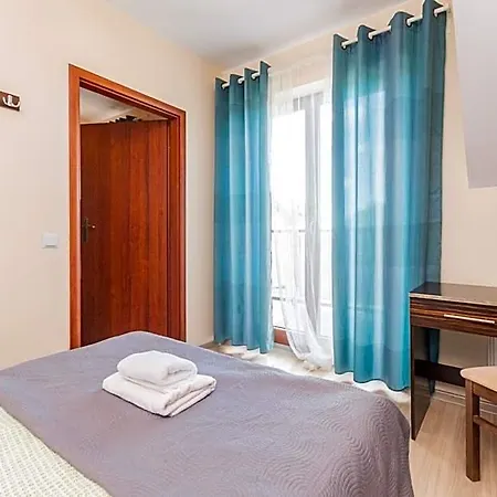 Lazurowy Dwor - Oraz Z Parkingiem Otel