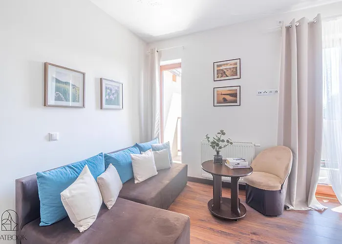 Lazurowy Dwor - Oraz Z Parkingiem