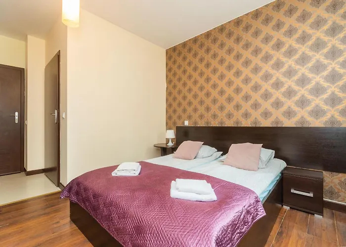 Lazurowy Dwor - Oraz Z Parkingiem Bed and Breakfast