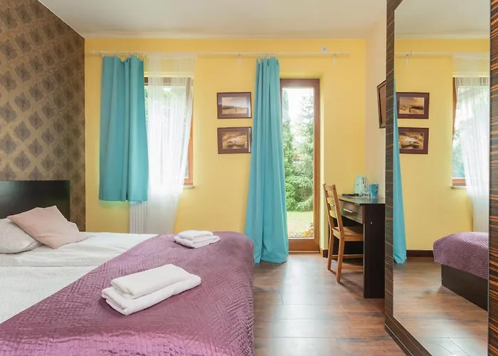 住宿加早餐酒店 Lazurowy Dwor - Oraz Z Parkingiem