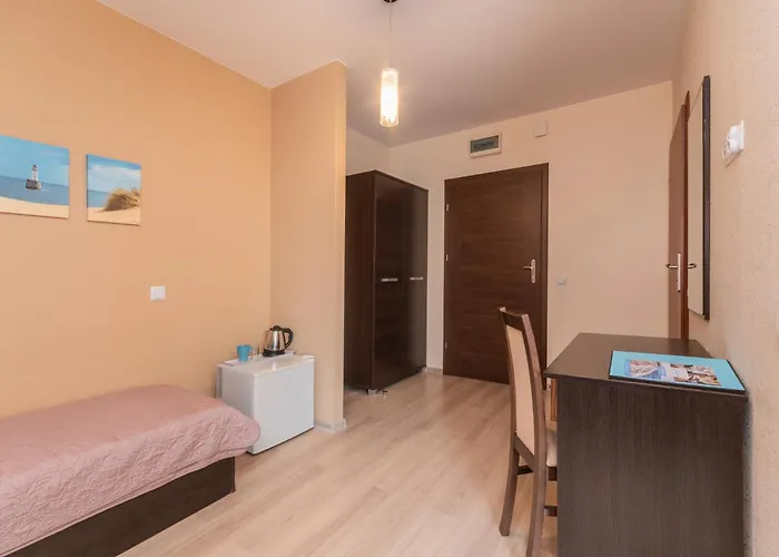 Lazurowy Dwor - Oraz Z Parkingiem 斯图托沃