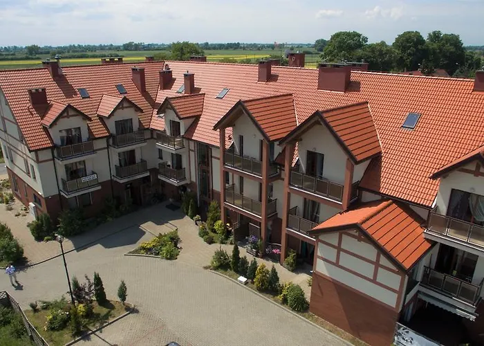 Lazurowy Dwor - Oraz Z Parkingiem Bed and Breakfast 4*